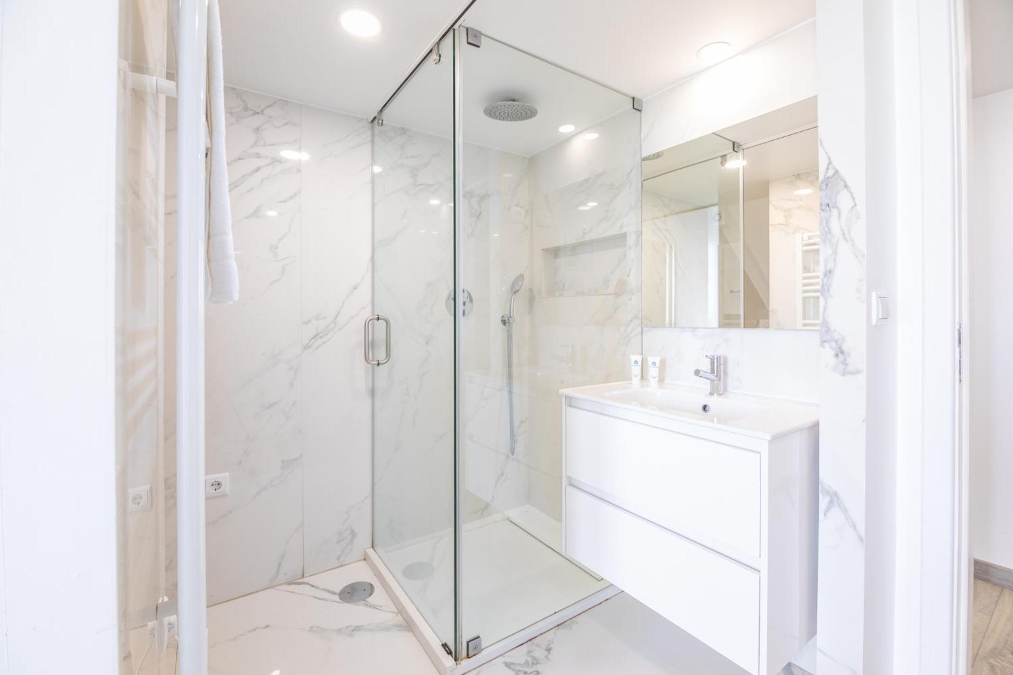 Deluxe Spacious Flats W Mezzanine By Host Wise Apartamento Porto Exterior foto
