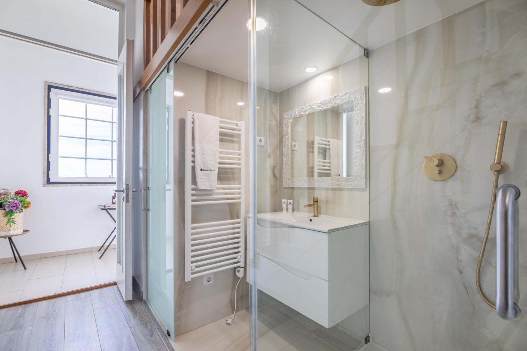 Deluxe Spacious Flats W Mezzanine By Host Wise Apartamento Porto Exterior foto