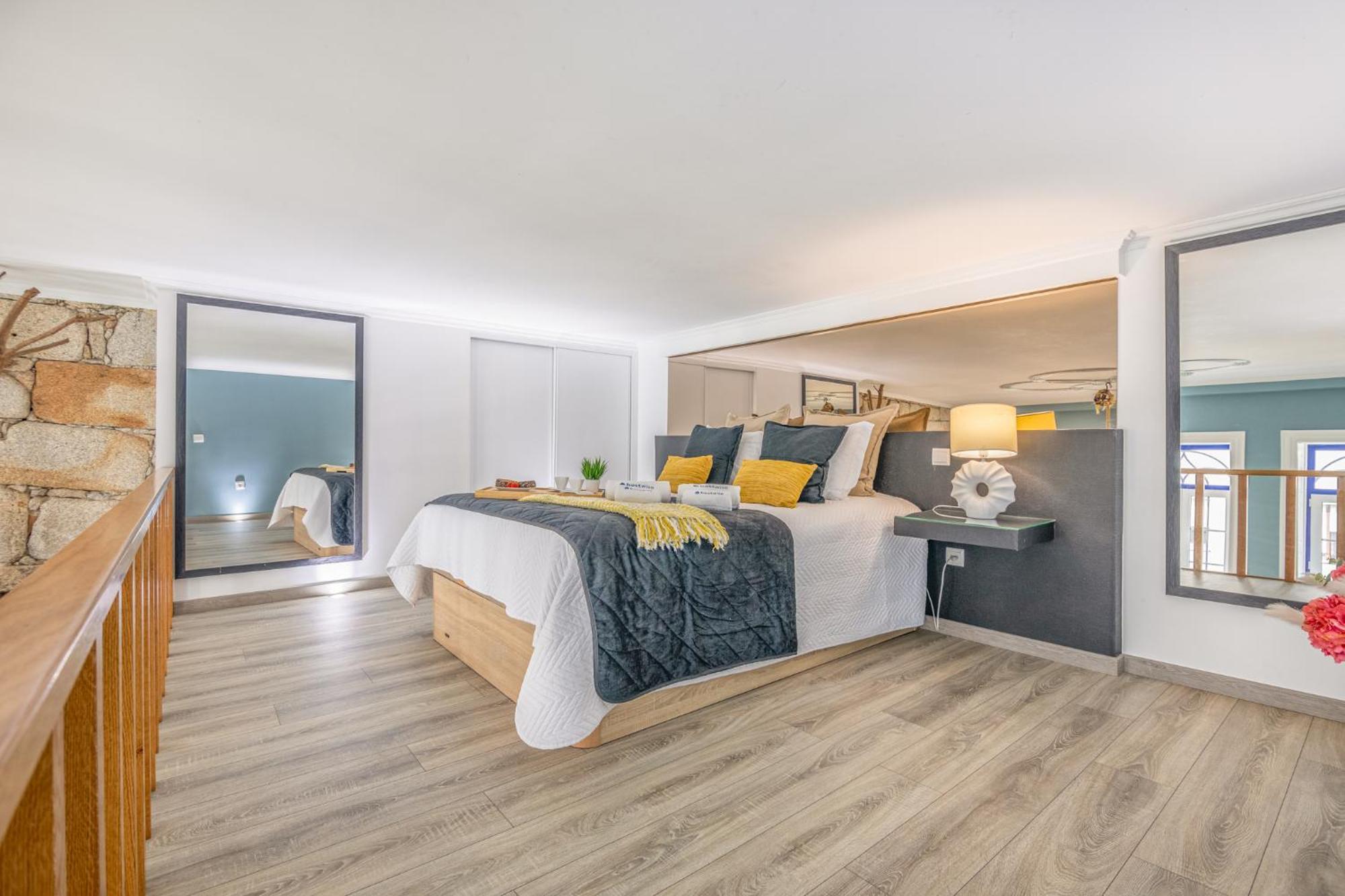 Deluxe Spacious Flats W Mezzanine By Host Wise Apartamento Porto Exterior foto